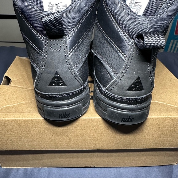 KIDS SIZE 12.5 NIKE BOOTS LIKE NEWW - Picture 4 of 5